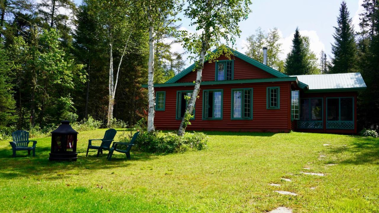 Le Cent Villa Saguenay Bagian luar foto